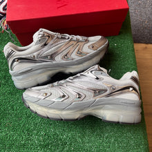 Load image into Gallery viewer, Valentino Low Runners Size 44
