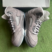 Load image into Gallery viewer, Jordan Wolf Grey 5s Size 9

