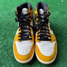 Load image into Gallery viewer, Jordan Ochre 1s Size 10
