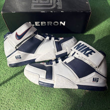 Load image into Gallery viewer, Nike LeBron Midnight Navy Zoom 2s Size 10.5
