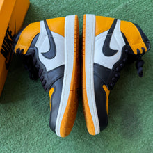 Load image into Gallery viewer, Jordan Taxi 1s Size 9
