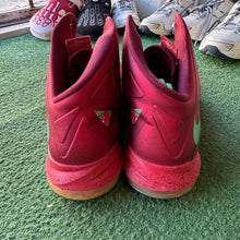 Load image into Gallery viewer, Nike Lebron Christmas 10s Size 9.5
