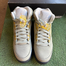 Load image into Gallery viewer, Jordan Jade Horizon 5s Size 4.5Y

