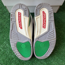 Load image into Gallery viewer, Jordan Lucky Green 3s Size 7.5W/6M
