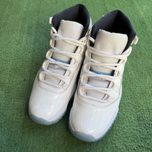 Load image into Gallery viewer, Jordan Legend Blue 11s Size 9
