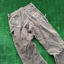 Load image into Gallery viewer, Vintage Carhartt Pants Size 30 x 30
