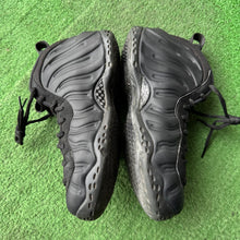 Load image into Gallery viewer, Nike Anthracite Foamposites Size 9
