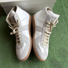 Load image into Gallery viewer, Maison Margiela GATs Size 45
