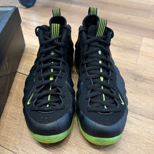 Load image into Gallery viewer, Nike Volt Foamposites Size 12

