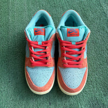 Load image into Gallery viewer, Nike SB Emerald Low Dunks Size 8
