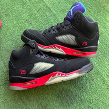 Load image into Gallery viewer, Jordan Top 3 5s Size 7Y
