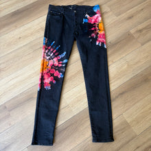 Load image into Gallery viewer, Amiri Denim Size 38
