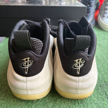 Load image into Gallery viewer, Nike Light Orewoood Brown Foamposites Size 12
