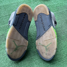 Load image into Gallery viewer, Jordan Green Bean 5s Size 9.5
