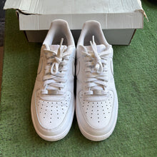 Load image into Gallery viewer, Nike White Air Force 1s Size 7.5
