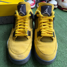 Load image into Gallery viewer, Jordan Lightning 4s Size 9
