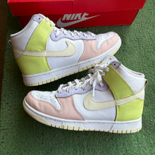 Load image into Gallery viewer, Nike High Dunks Size 8.5W/7M

