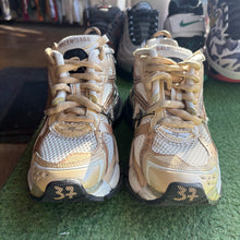 Load image into Gallery viewer, Balenciaga Runners Size 37

