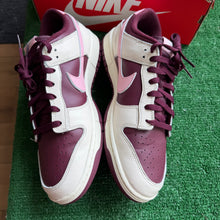 Load image into Gallery viewer, Nike Valentines Day Low Dunks Size 12
