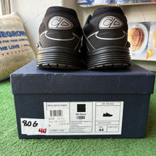Load image into Gallery viewer, Dior B30s Size 44
