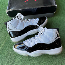 Load image into Gallery viewer, Jordan Concord 11s Size 10.5
