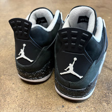 Load image into Gallery viewer, Jordan Fear 4s Size 9
