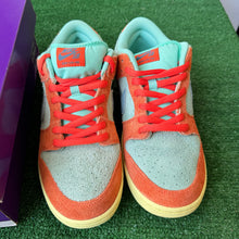 Load image into Gallery viewer, Nike SB Orange Emerald Rise Low Dunks Size 11
