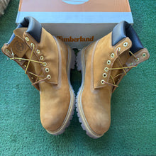 Load image into Gallery viewer, Timberland 6 Inch Boots Size 9
