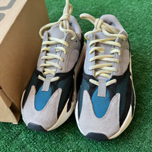 Load image into Gallery viewer, Yeezy Wave Runner 700s Size 5.5
