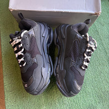 Load image into Gallery viewer, Balenciaga Triple S Size 42
