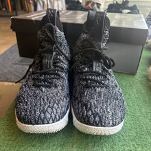 Load image into Gallery viewer, Nike LeBron Ashes 15 Size 8
