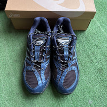 Load image into Gallery viewer, ASICS Black Grand Shark Gel-Nimbus 10.1s Size 11.5
