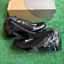 Load image into Gallery viewer, Nike Hyperflights Size 12
