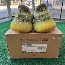 Load image into Gallery viewer, Adidas Yeezy Yeereel 350 V2s Size 6

