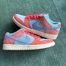 Load image into Gallery viewer, Nike SB Emerald Low Dunks Size 8
