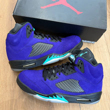 Load image into Gallery viewer, Jordan Alternate Grape 5s Size 12
