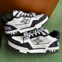 Load image into Gallery viewer, Louis Vuitton Trainers Size 8UK
