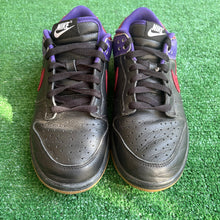 Load image into Gallery viewer, Nike Low Dunks Size 8
