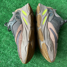 Load image into Gallery viewer, Yeezy Mauve 700s Size 10.5
