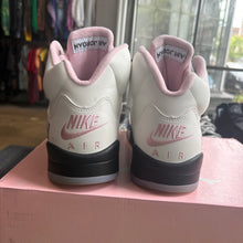 Load image into Gallery viewer, Jordan Medium Soft Pink Size 8.5
