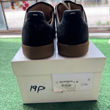 Load image into Gallery viewer, Maison Margiela Replicas Size 40
