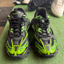 Load image into Gallery viewer, Balenciaga Track 2s Size 40
