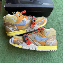 Load image into Gallery viewer, Nike Coriander Air Trainer 1 SPs Size 11
