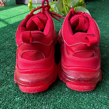 Load image into Gallery viewer, Balenciaga Triple S Size 39
