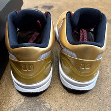 Load image into Gallery viewer, Nike Kobe Gold Medal Size 9
