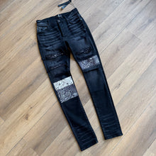 Load image into Gallery viewer, Amiri Denim Size 30
