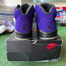 Load image into Gallery viewer, Jordan Alternate Grape 5s Size 10
