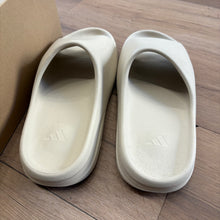 Load image into Gallery viewer, Adidas Yeezy Bone Slides Size 12
