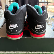 Load image into Gallery viewer, Jordan Top 3 5s Size 7Y
