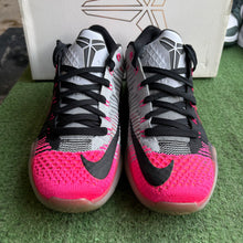 Load image into Gallery viewer, Nike Kobe Mambacurial Elite 10s Size 8
